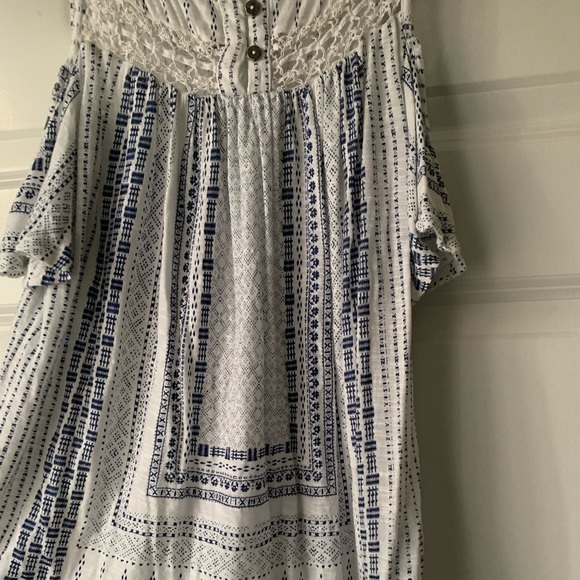 Blu and white off the shoulder blouse - Picture 5 of 5